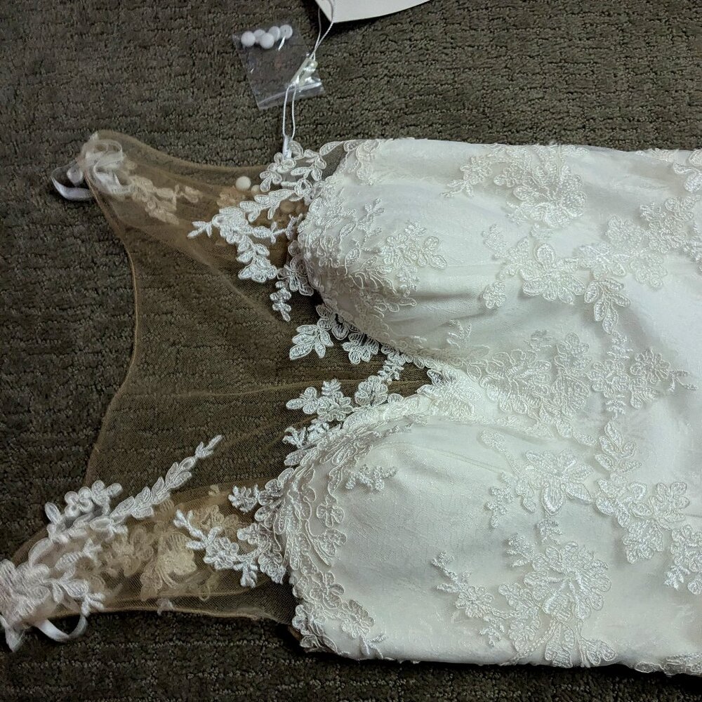 Luna  Novias Wedding Dress Size 10 US